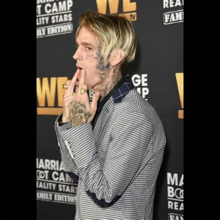 Aaron Carter Poses Nude & Announces He's Single