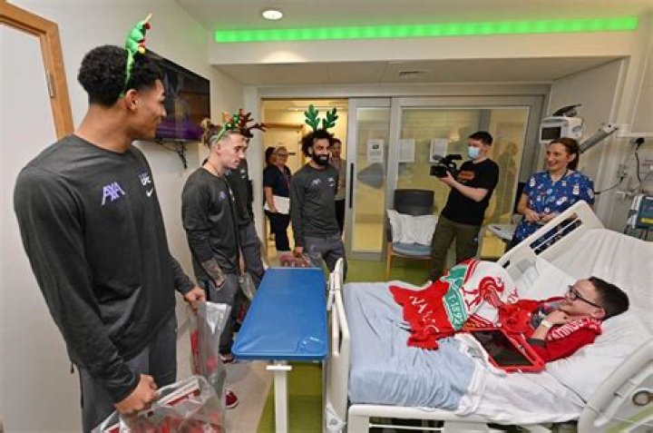 Lil Wayne Visits Paralyzed Fan In The Hospital