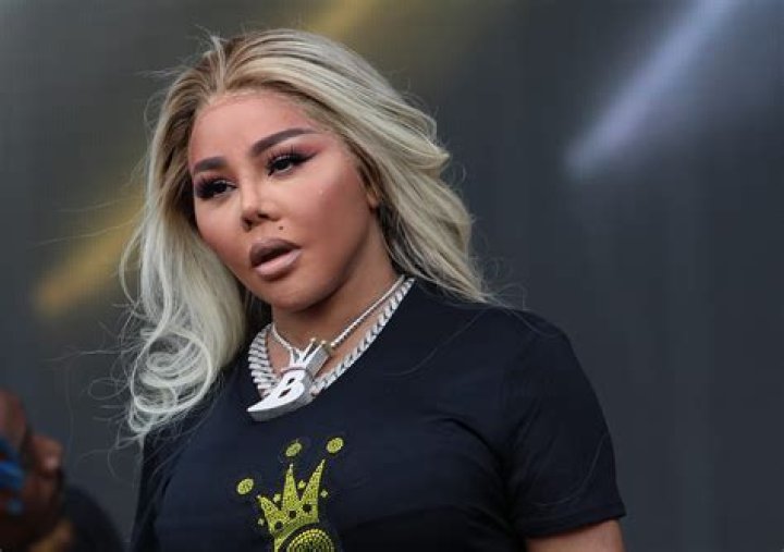 Lil Kim Gets Emotional About Janet Jackson