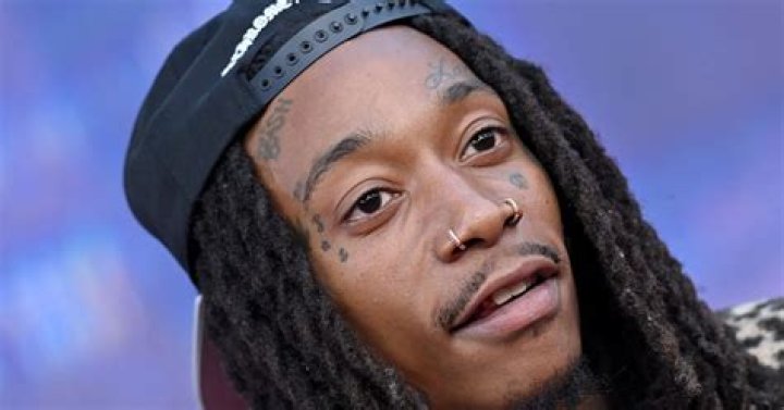 Wiz Khalifa Gives His Girlfriend A Birthday Serenade