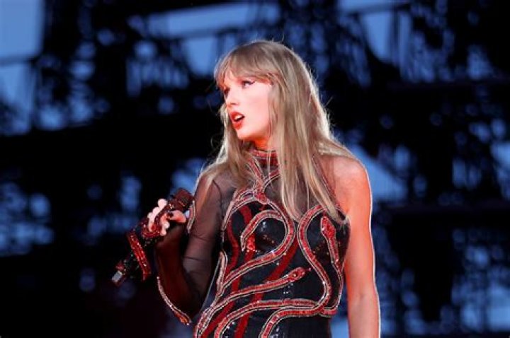 Taylor Swift Changes Lyrics To Shout Out Travis Kelce During Buenos Aires Concert