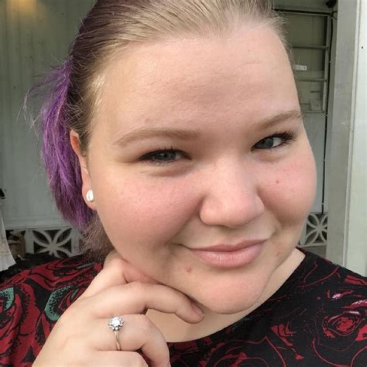 ’90 Day Fiancé’ Fans Praise Nicole Nafziger for Going Makeup-Free in Selfie: ‘Pimples and Love’