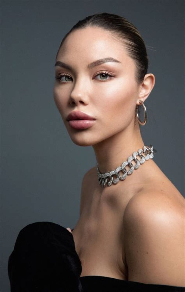 Adelina Novak (Model) - Age, Birthday, Bio, Facts, Family, Net Worth, Height & More