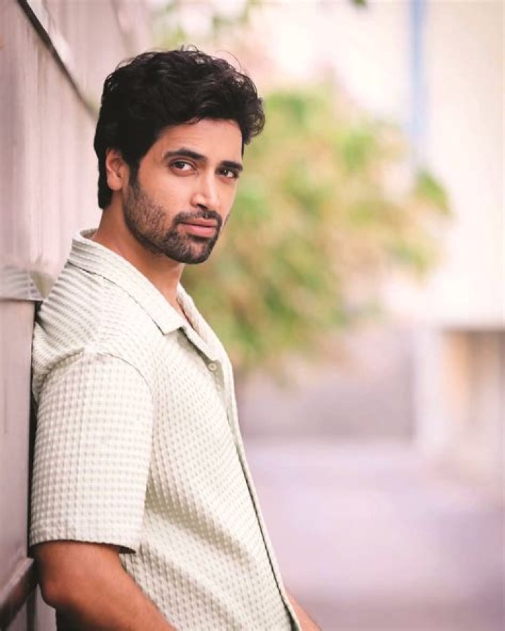 Adivi Sesh Biography, Age, Height, Wife, Net Worth, Family