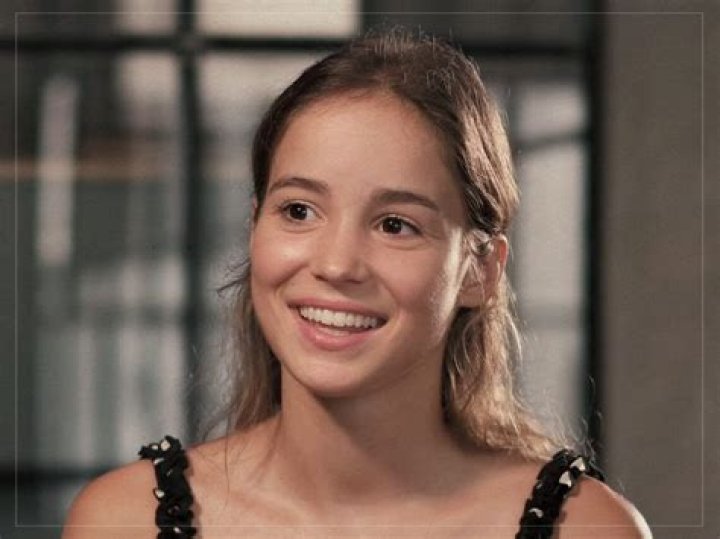 How tall is Alba Baptista