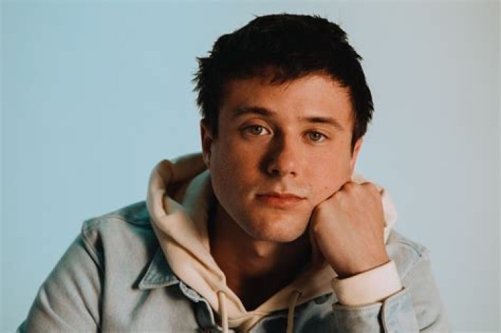 Alec Benjamin (Pop Singer) - Age, Birthday, Bio, Facts, Family, Net Worth, Height & More