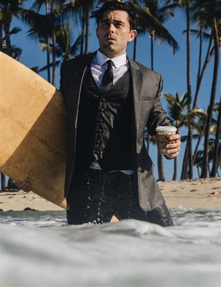 Alex Farnham (YouTube Star) - Age, Birthday, Bio, Facts, Family, Net Worth, Height & More