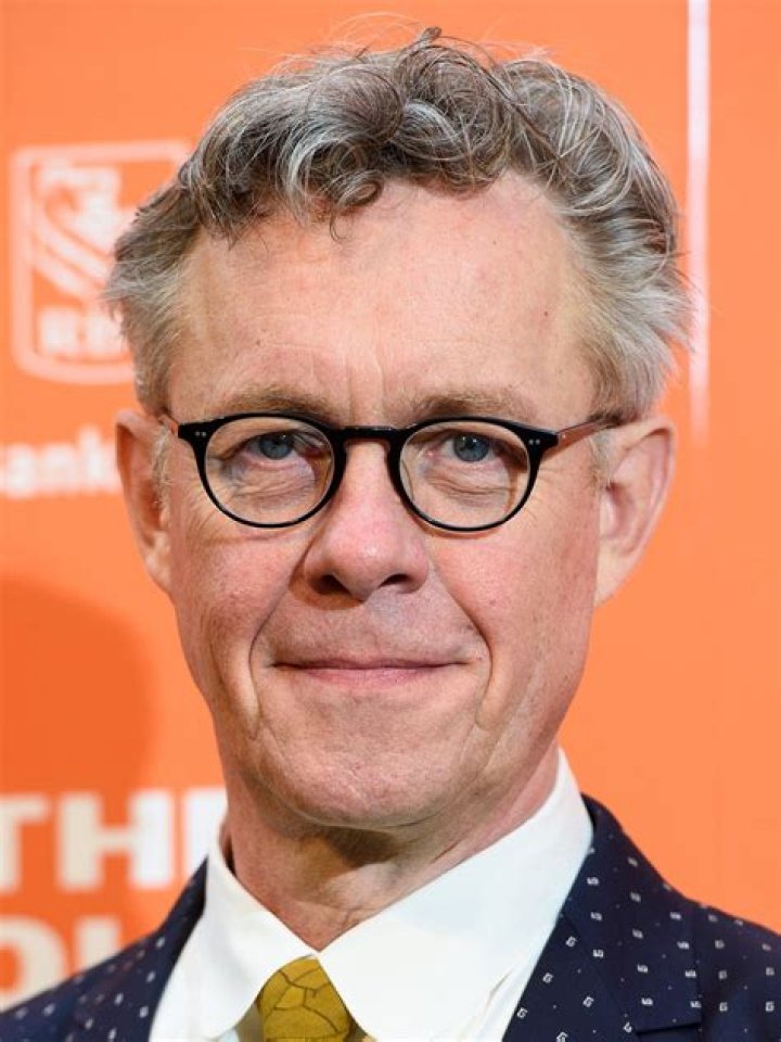 Alex Jennings Biography, Age, Height, Wife, Net Worth, Family