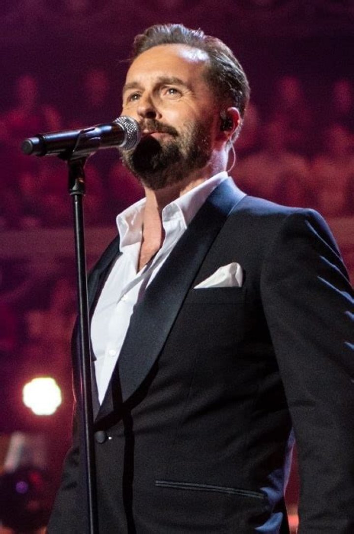 Alfie Boe Height, Weight, Net Worth, Age, Birthday, Wikipedia, Who, Nationality, Biography