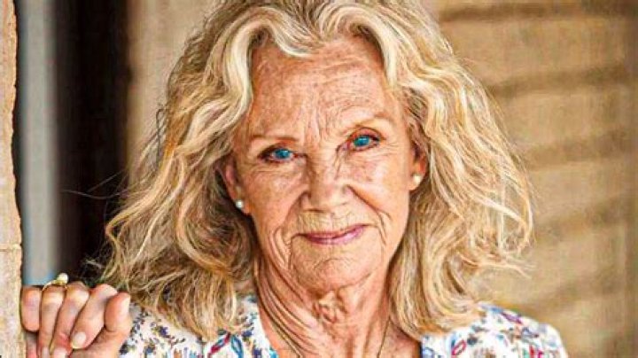 
All We Know About Author Edward Snowden’s Wife, Lindsay Mills -Where Is He Now 2022? 