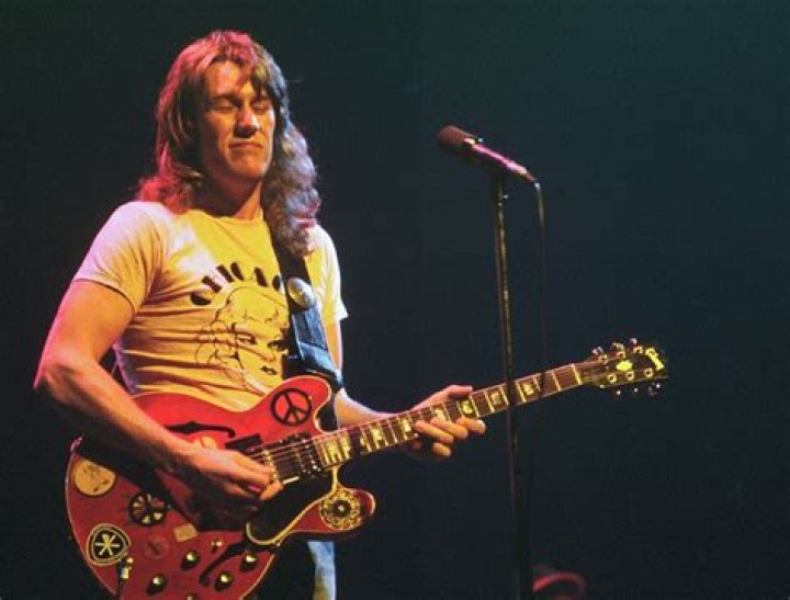 Alvin Lee (Guitarist) - Age, Birthday, Bio, Facts, Family, Net Worth, Height & More