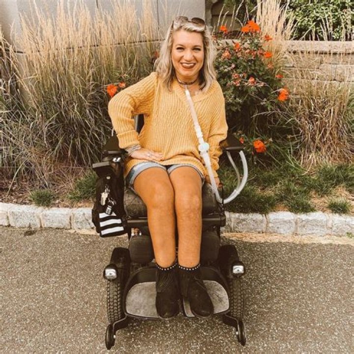 Alyssa Higgins (Instagram Star) - Age, Birthday, Bio, Facts, Family, Net Worth, Height & More