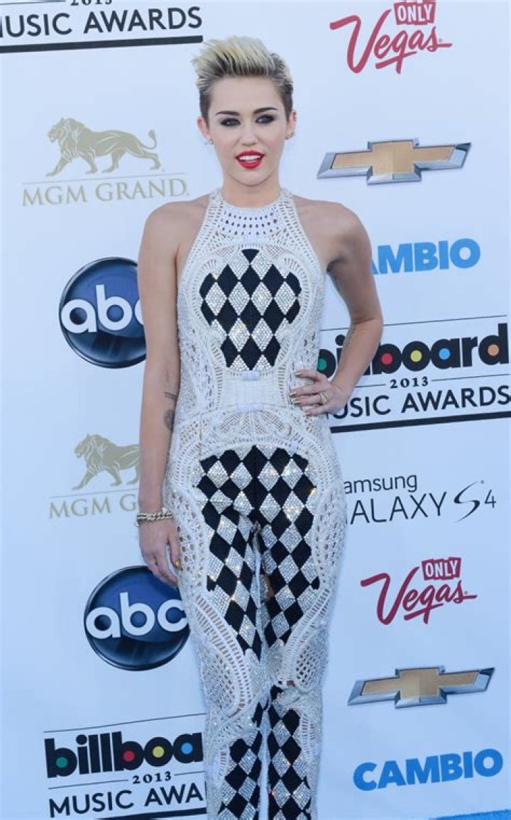 Amanda Bares Her Body in New Twitter Photos