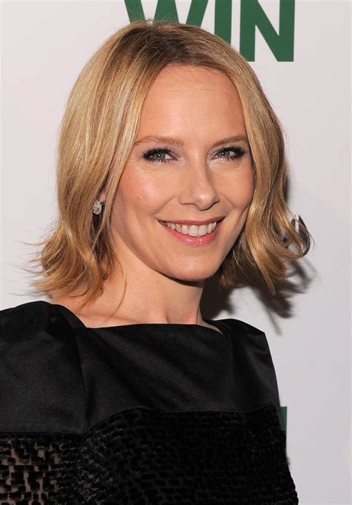 How tall is Amy Ryan