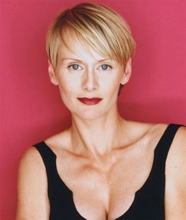 How tall is Andrea Thompson