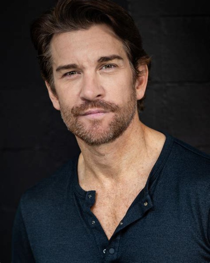 Andy Karl (Stage Actor) - Age, Birthday, Bio, Facts, Family, Net Worth, Height & More