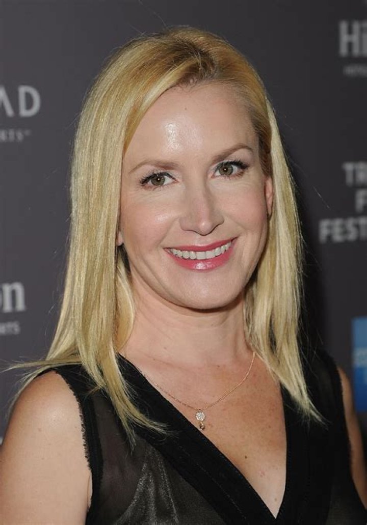 Angela Kinsey Biography, Age, Height, Husband, Net Worth, Family