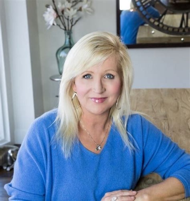 Anita Cochran (Country Singer) - Age, Birthday, Bio, Facts, Family, Net Worth, Height & More