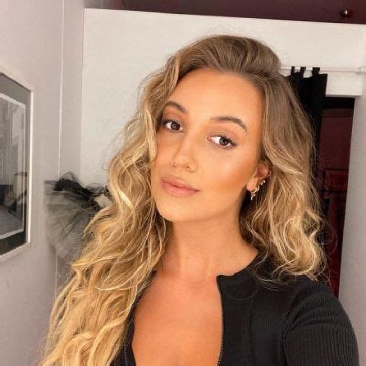 Who is April Ivy? Biography, Wiki, Net worth, Height, Age, Boyfriend, Parents, Ethnicity & More