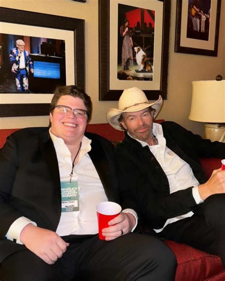 Are Rodney Carrington and Toby Keith friends?