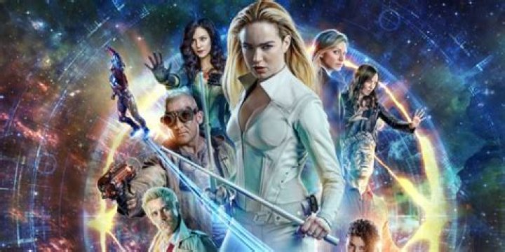 
Arrowverse Stars Reunite To Poke Fun At Legends of Tomorrow 