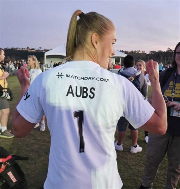 Aubrey Kingsbury (Soccer Player) - Age, Birthday, Bio, Facts, Family, Net Worth, Height & More