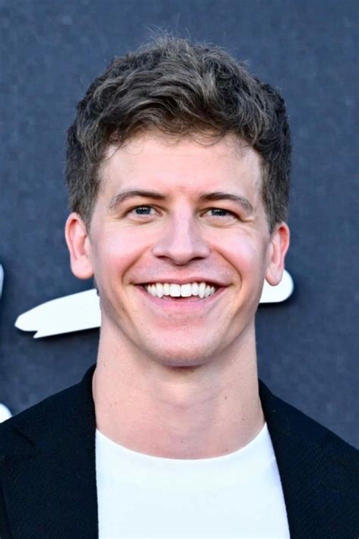 Barrett Carnahan (TV Actor) - Age, Birthday, Bio, Facts, Family, Net Worth, Height & More