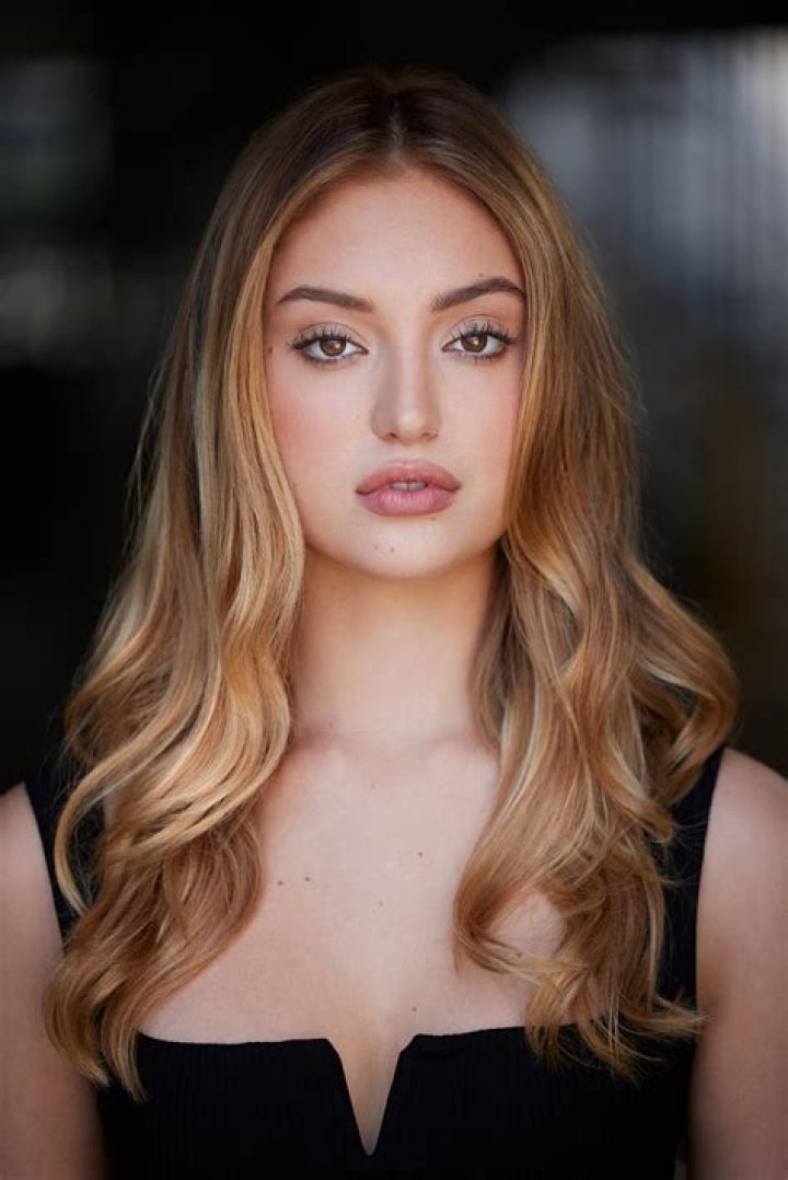 Bella Podaras: Age and Wiki-Biography