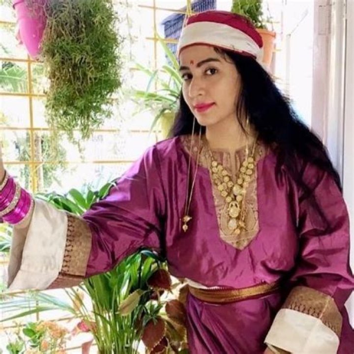 Who is Bhasha Sumbli? Wiki, Biography, Age, Parents, Religion, Husband, Height, Movies & More