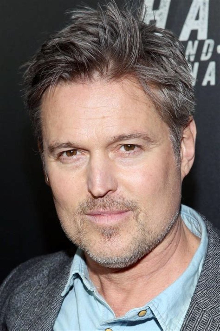 How tall is Bill Sage