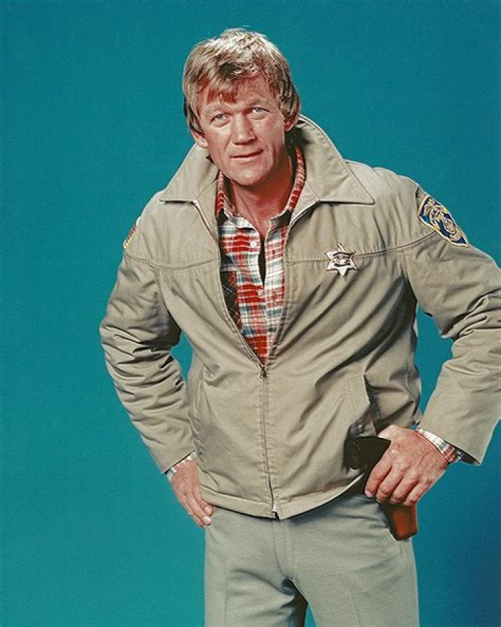 How tall is Bo Svenson