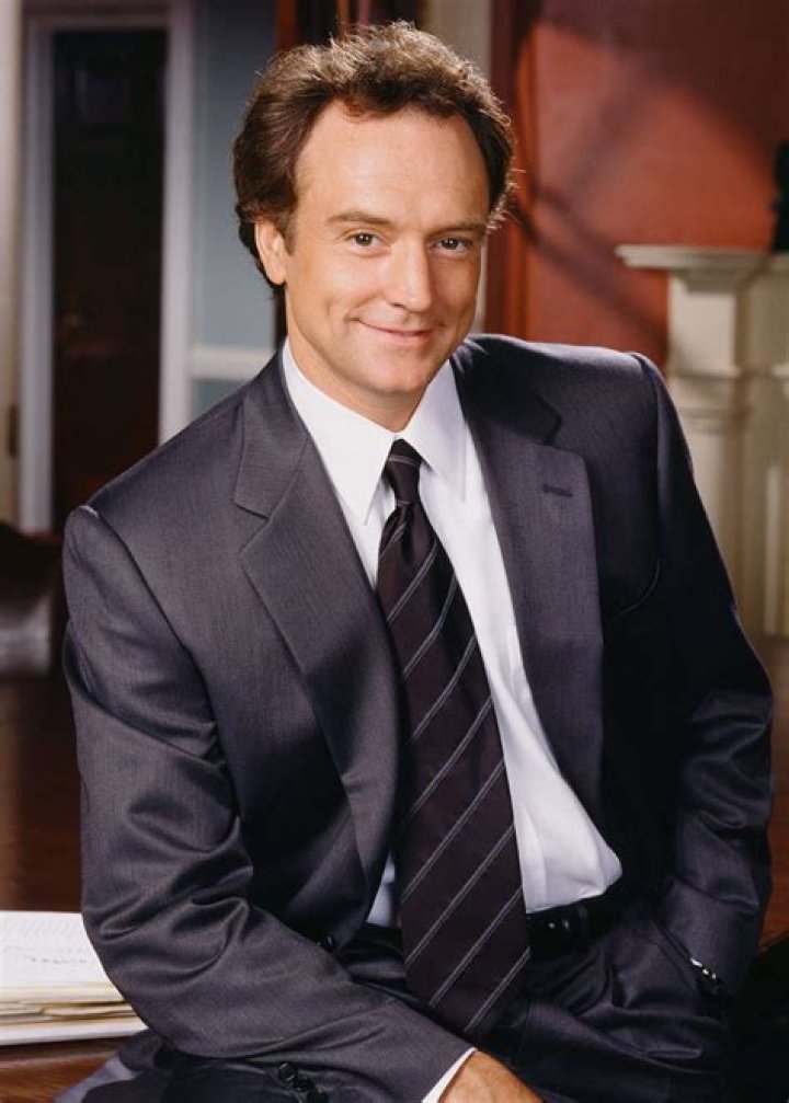 How tall is Bradley Whitford