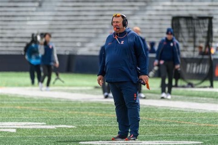 Bret Bielema Weight Gain 2022 – How Much Does The American Coach Weighs?