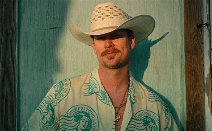 How tall is Brian Kelley