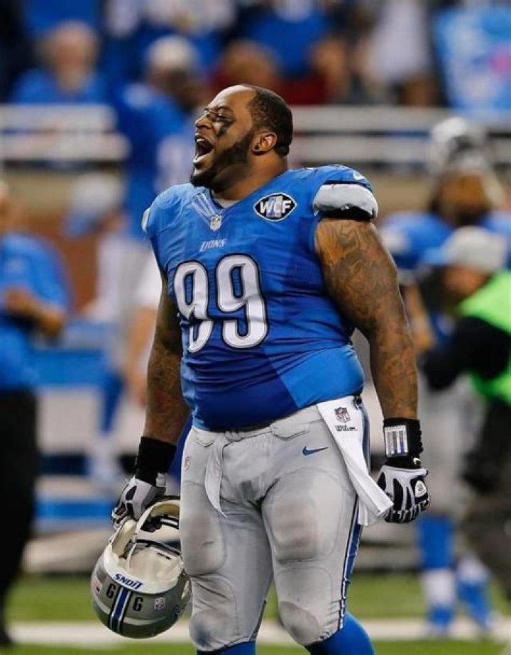 C. J. Mosley biografía, edad, altura, esposo, net worth, familia