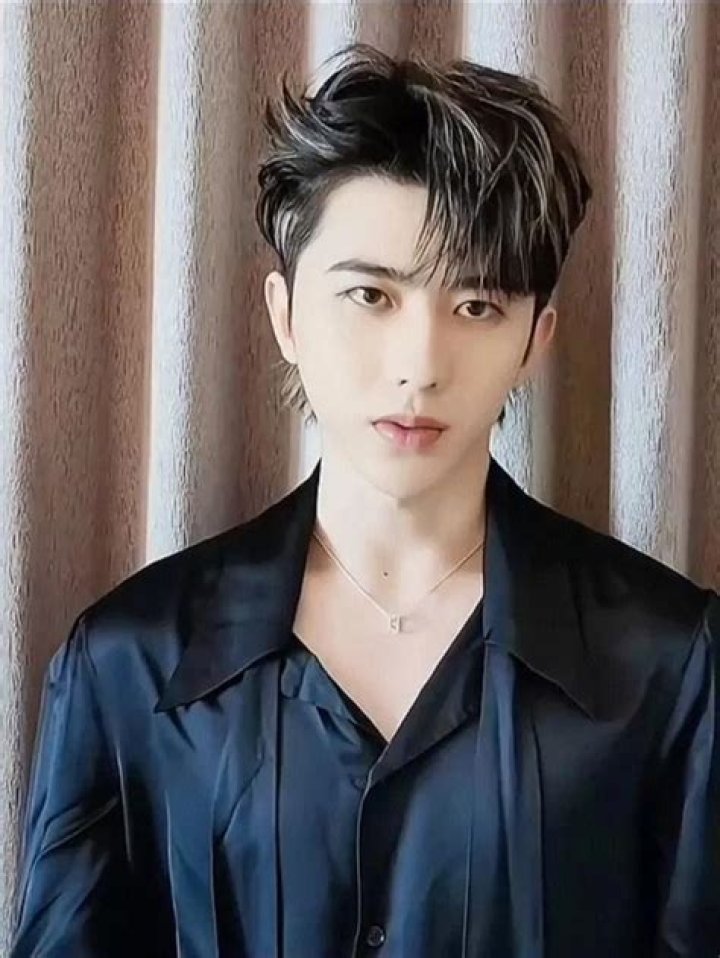 Cai Xukun (Pop Singer) - Age, Birthday, Bio, Facts, Family, Net Worth, Height & More