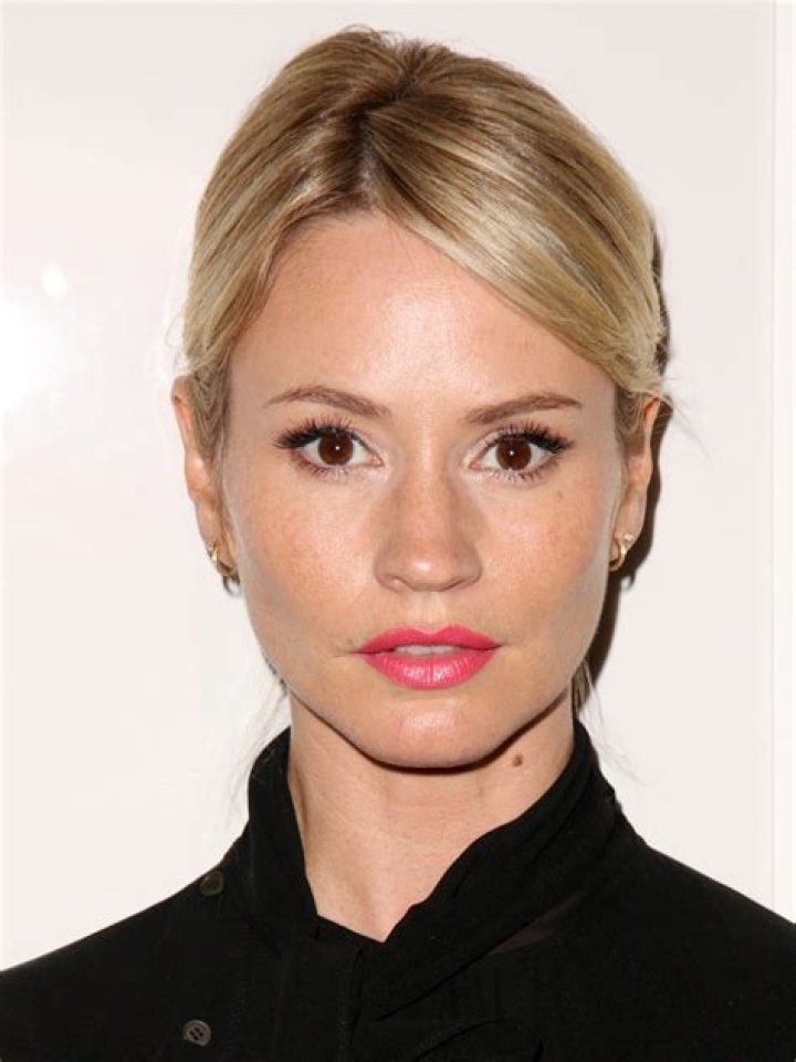 Cameron Richardson (Model) - Age, Birthday, Bio, Facts, Family, Net Worth, Height & More