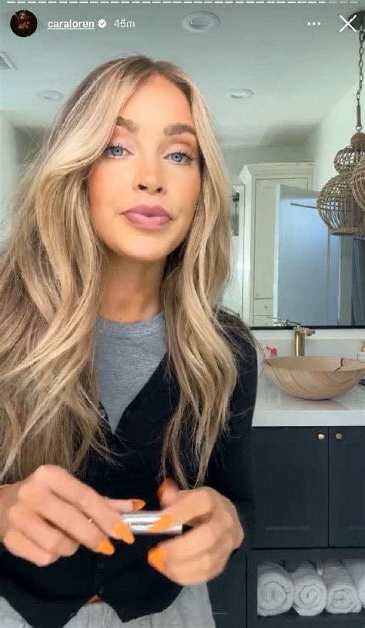 Cara Loren (Blogger) - Age, Birthday, Bio, Facts, Family, Net Worth, Height & More