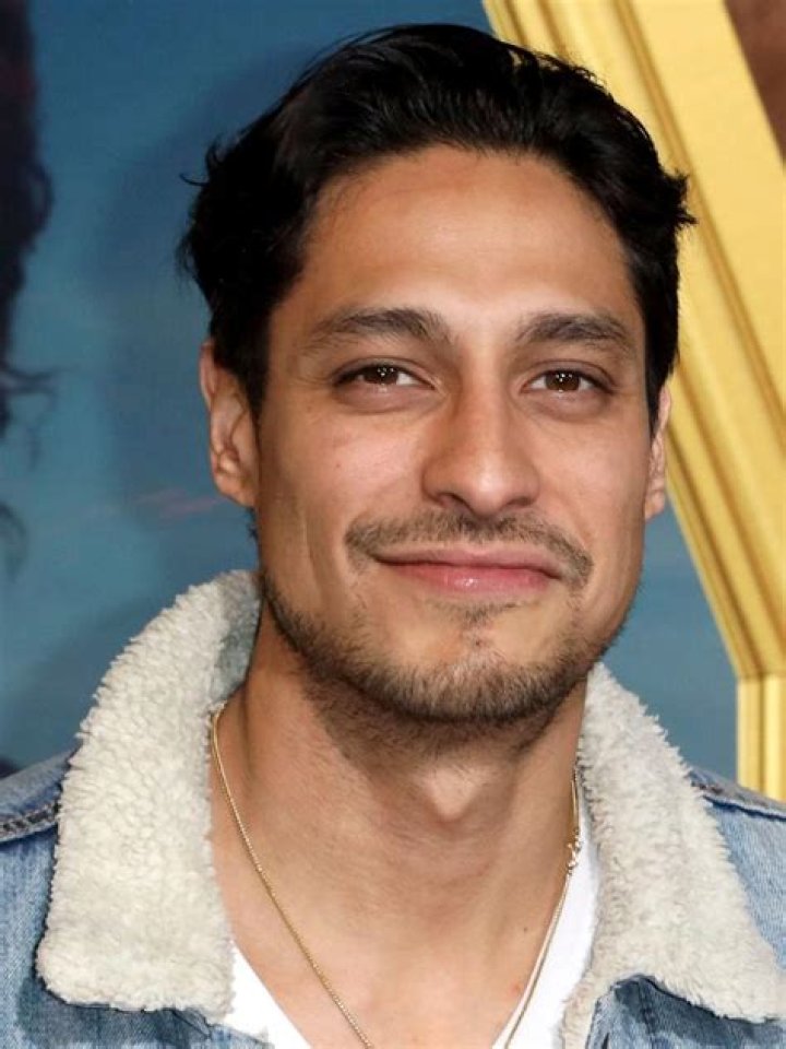 Carlos Miranda biografía, edad, altura, esposo, net worth, familia