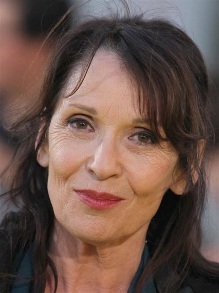 Chantal Lauby (Movie Actress) - Age, Birthday, Bio, Facts, Family, Net Worth, Height & More