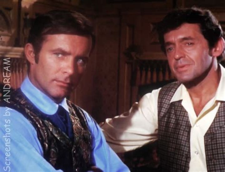 Charles Aidman Biography, Age, Height, Husband, Net Worth, Family