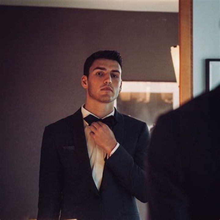 Charlie Hall (TV Actor) - Age, Birthday, Bio, Facts, Family, Net Worth, Height & More