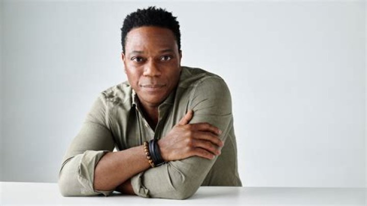 How tall is Chukwudi Iwuji