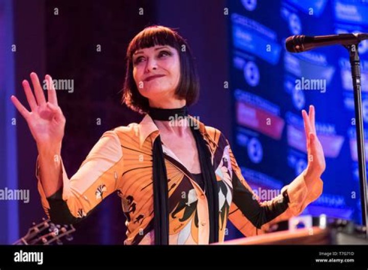 Corinne Drewery (Pop Singer) - Age, Birthday, Bio, Facts, Family, Net Worth, Height & More