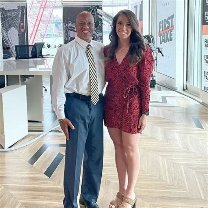 Courtney Crone Height, Weight, Net Worth, Age, Birthday, Wikipedia, Who, Instagram, Biography