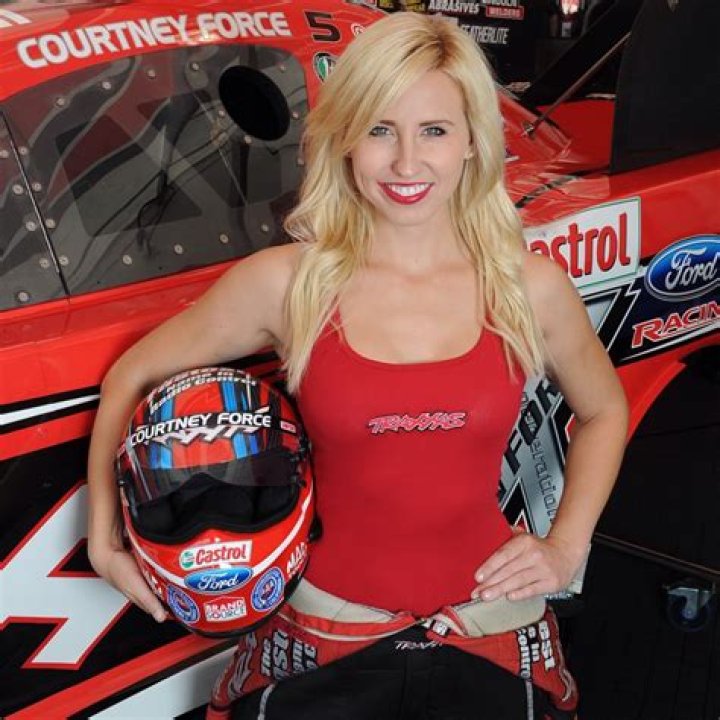 Courtney Force Biography, Age, Height, Husband, Net Worth, Family