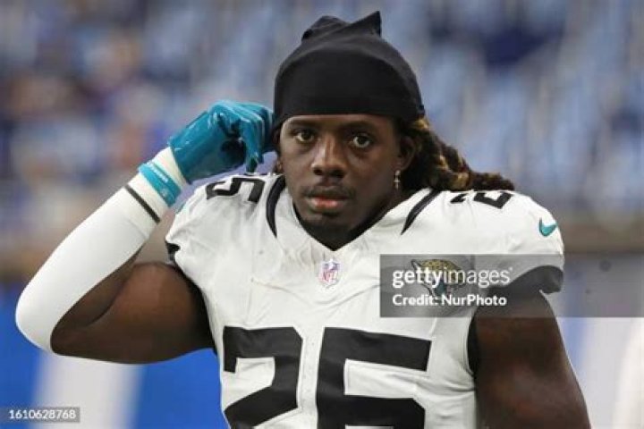 D'Ernest Johnson Biography, Age, Height, Wife, Net Worth, Family