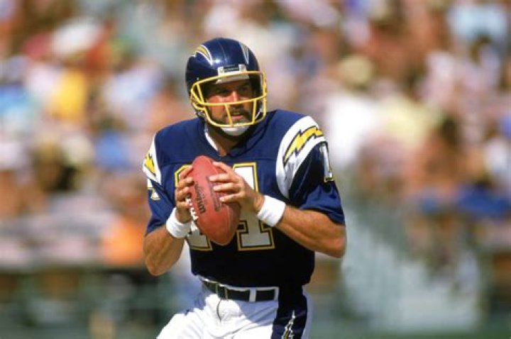 Dan Fouts Biography, Age, Height, Wife, Net Worth, Family