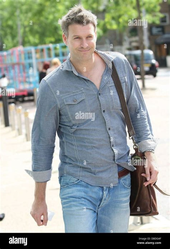 Dan Lobb (Sportscaster) - Age, Birthday, Bio, Facts, Family, Net Worth, Height & More