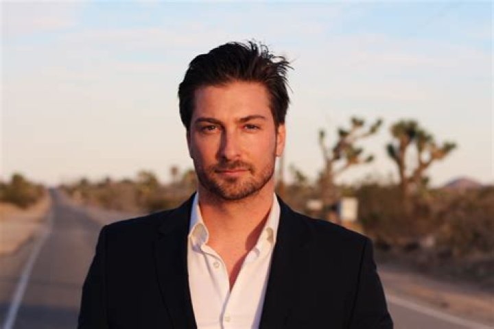 Daniel Lissing (TV Actor) - Age, Birthday, Bio, Facts, Family, Net Worth, Height & More